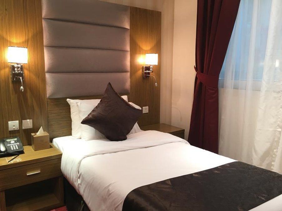 Royal Tulip Hotel LLC Dubai Exterior foto
