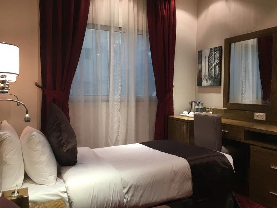 Royal Tulip Hotel LLC Dubai Exterior foto